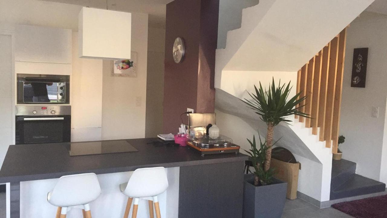 Agreable Maison Moderne Le Hezo Luaran gambar