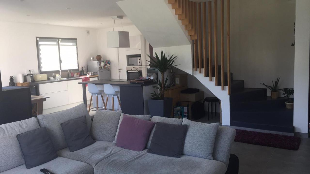 Agreable Maison Moderne Le Hezo Luaran gambar