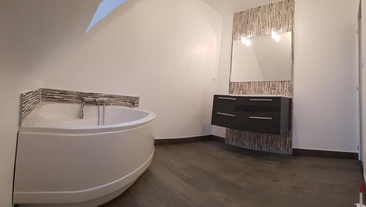 Agreable Maison Moderne Le Hezo Luaran gambar